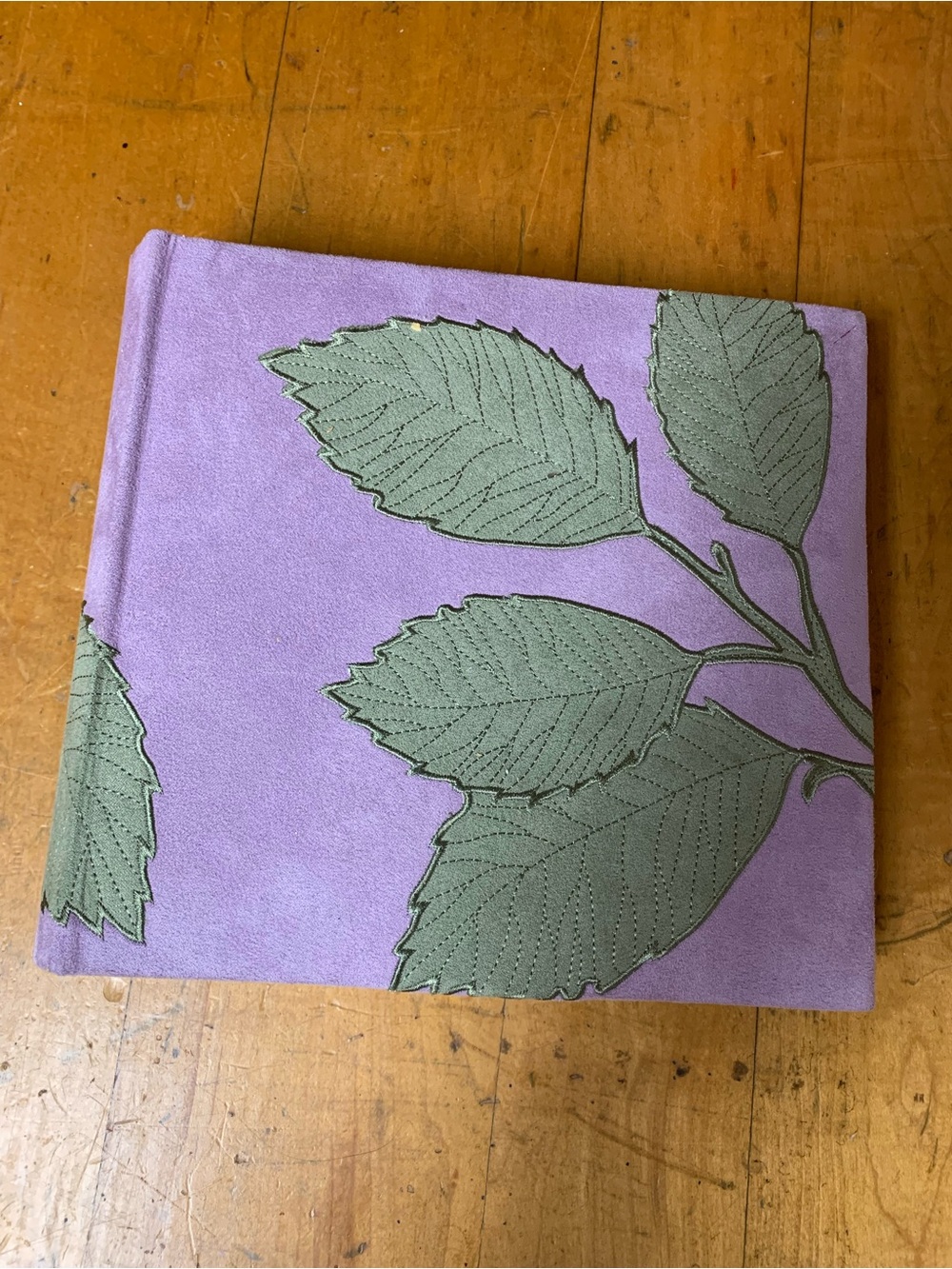 Fetco Lavender Suede 4x6 Photo Album with Olive Leaf Applique